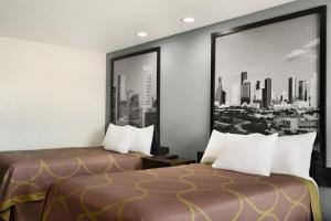 2 Full Beds Non-Smoking room in Crystal Inn Northeast Houston Downtown I-610