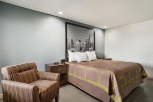 King Bed Non-Smoking room in Crystal Inn Northeast Houston Downtown I-610