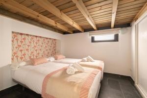 Puerta Osario Oasis by Valcambre