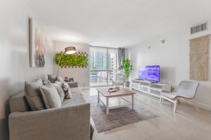 Brickell Getaway wViews