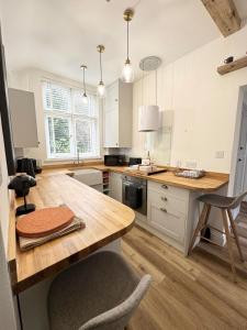 Modern 2 bed with parking in Marlow