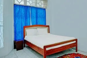 SPOT ON 92196 Kost Axcel - Ulin