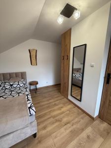 Apartament z tarasem i pokoje KLIMATYZOWANE -Drozdówka Solina