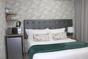 Cronin Luxury Accommodation Room 1