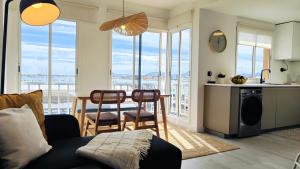 Arena Home, Chic & Sea View