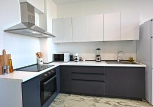 The Art Tower- 1BR, Durres Balcony View, Office,PC