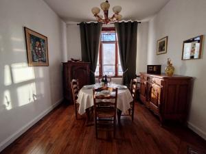 Villas Maison meuliere du 34e Sacre, a proximite du Domaine Pommery : photos des chambres