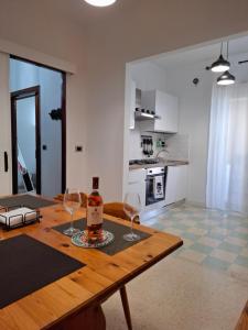 Rome Lumina - Bilocale luminoso vicino Metro C 6 fermate dal Colosseo