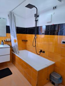 Rome Lumina - Bilocale luminoso vicino Metro C 6 fermate dal Colosseo