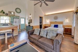 Hot Tub and Fire Pit Romantic Getaway in Frenchburg