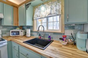 Hot Tub and Fire Pit Romantic Getaway in Frenchburg