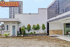 Collection O 92242 Hotel Tanjung Emas