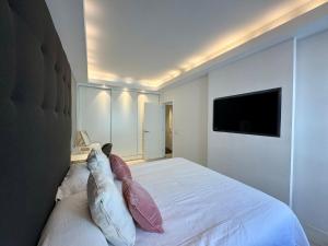Deluxe Canteras Center