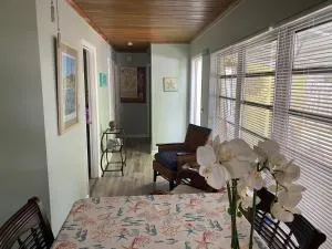 Option1 4 ROOM HOUSE ONLY Option2 STUDIO COTTAGE ONLY Option3 HOUSE PLUS COTTAGE Fenced Backyard Private Patio Areas Grill Firepit Plenty Parking! Quick Access 10 Min to Beach Airport Delray West Palm - Atlantis