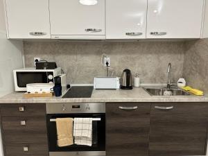 White Pearl Apartment - Top Location, Bright & Spacious, Newly Renovated