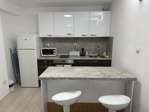 White Pearl Apartment - Top Location, Bright & Spacious, Newly Renovated