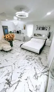 Pool access 1 bedroom guest house - West Hempstead