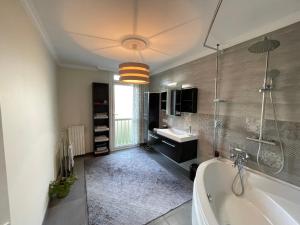 Appartements Bel & Grand Appartement proche du centre : photos des chambres