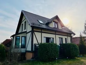 Dom na wzgórzu z widokiem na jezioro - Krzeszna