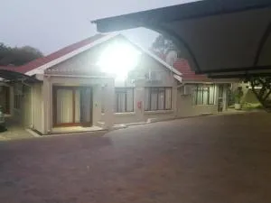 Magisha Guesthouse - Boschrand