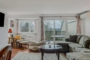 Steps to Ski Trail Fireplace - Kingswood 1B - Quechee