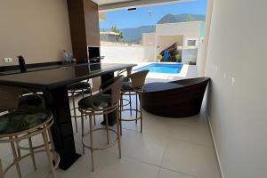 Casa c piscina em Cond, Boraceia - SP