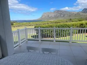 Views galore in Kleinmond - Клейнмонд