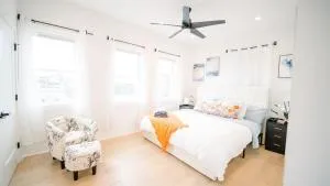 Stylish 4BR 4BA Rooftop Deck & Private Parking! - Adelphi