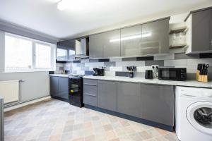 Spacious Four Bedroom Battersea House Contractors Families