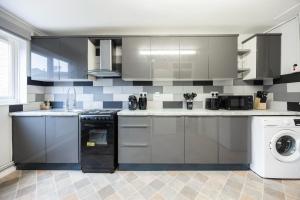 Spacious Four Bedroom Battersea House Contractors Families