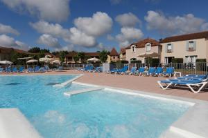 Appartements Charmant T2 PISCINE chambre lit double dans residence du Lac : photos des chambres
