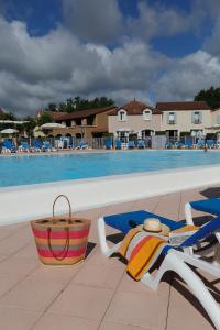 Appartements Charmant T2 PISCINE chambre lit double dans residence du Lac : Appartement 1 Chambre