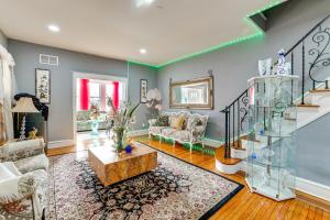 3 Mi to Penn Pet-Friendly Townhome in Yeadon!