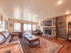 Lake View Condo 874 4 with Awesome Lake View