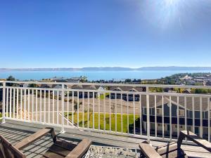 Lake View Condo 874 4 with Awesome Lake View