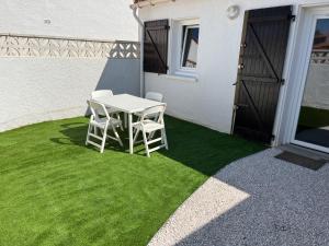 Anisades, Maison cosy avec jardin 5 min plage