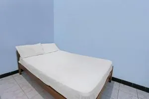 SPOT ON 92567 Jati Homestay Near Taman Suranadi - Lembuak