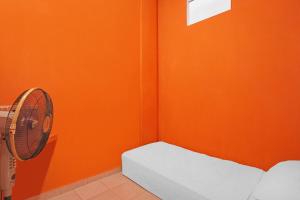 SPOT ON 92569 Anto Homestay SyariahNearPelabuhan Feri Harbor Bay