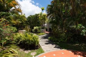 Refreshing 2bed Townhome walking distance to beach