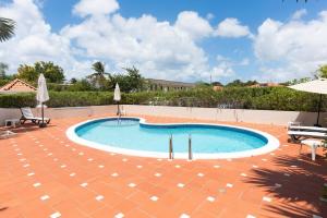 Refreshing 2bed Townhome walking distance to beach