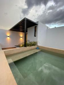 Desirable Home With Cozzy Pool