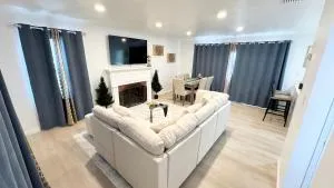 Newly renovated, warm home with 4 bedrooms, 14 miles from Disney - ارتيزيا