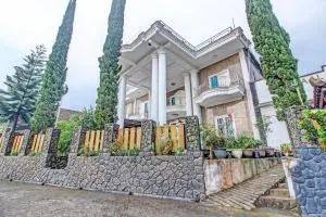 OYO 92628 Raja Alam Homestay - Kemuning