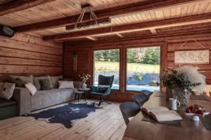 Polana Słowikowa 5 star- domek w górach z jacuzzi, sauna,basen,ogród z lasem, kominek i narty