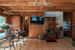 Polana Słowikowa 5 star- domek w górach z jacuzzi, sauna,basen,ogród z lasem, kominek i narty