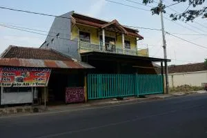 SPOT ON 92665 Yoko Kost Syariah - Banyuanget