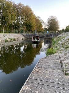 Bateaux Patouillet bateau naviguant : Chambre Double – Vue sur Lac