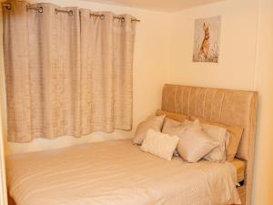2bed Flat with private parking