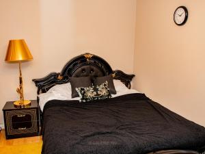 2bed Flat with private parking