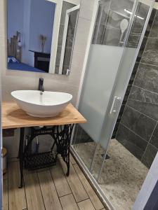 B&B / Chambres d'hotes L-Escale 32 : Chambre Lit King-Size